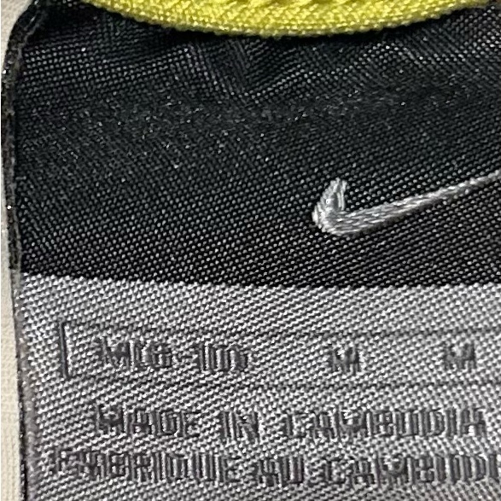 Nike white/yellow active sports  bra/shirt size medium - Picture 5 of 8